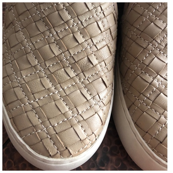 FRYE SLIP ONS SIZE 7.5 - Picture 4 of 13